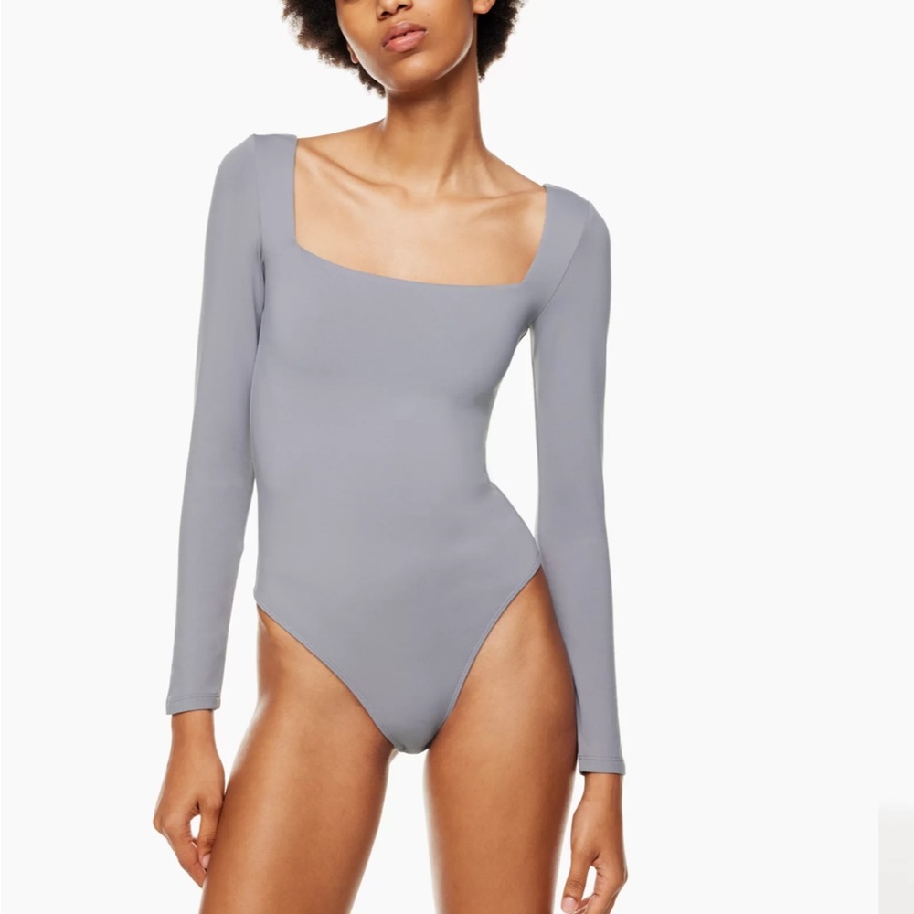 Aritzia Babaton
Contour Squareneck Longsleeve Bodysuit in Rocky Grey